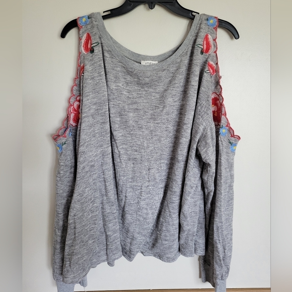 Umgee Women's Gray Floral Embroidered Long Sleeve Open Cutout Shoulder Top
